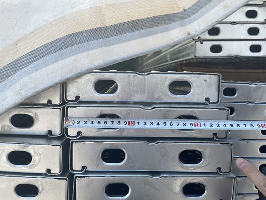 中国 反アルカリの足場鋼鉄DeckingシートBS1139の足場タワーのプラットホーム板 サプライヤー
