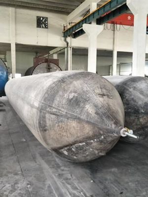 中国 打ち上げドックのための7層気力マリンゴムエアバッグ サプライヤー