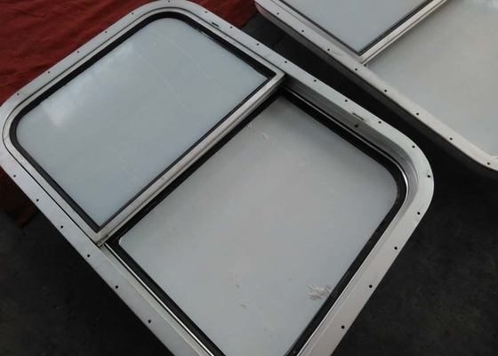 中国 船小屋のための真鍮の固定長方形の海洋ガラス窓 サプライヤー